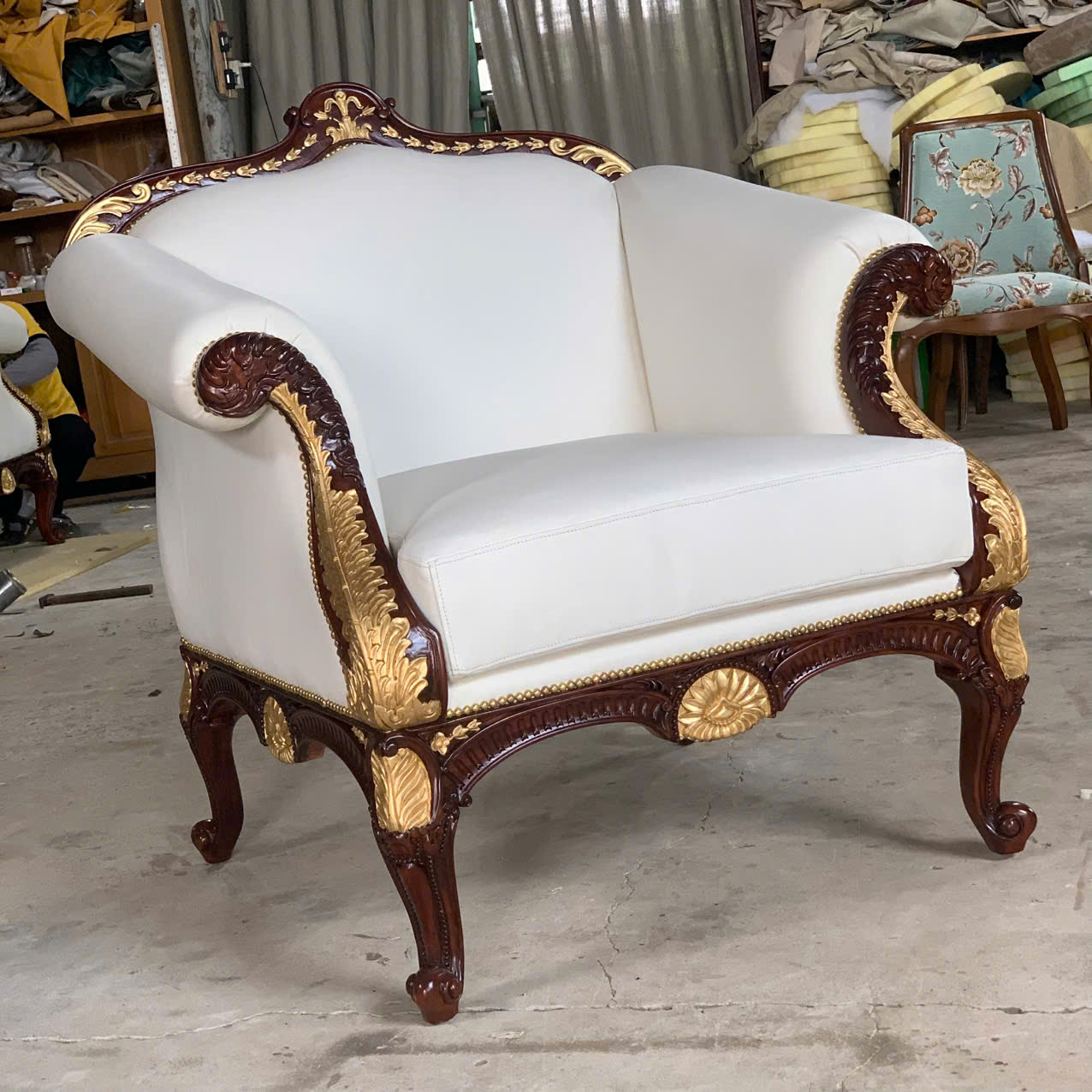 BỘ SOFA DÁT VÀNG ALTHORP – VẺ ĐẸP QUÝ TỘC VƯỢT THỜI GIAN